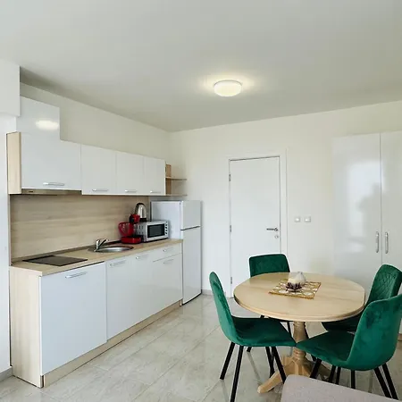 Horizon 5 'a' Apartment *